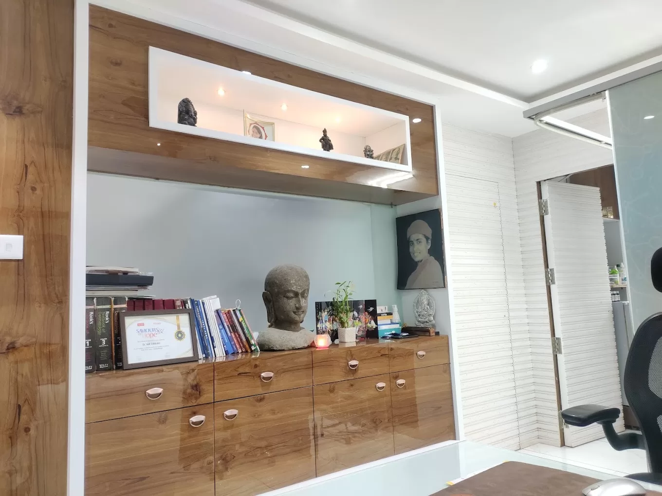 Trimbake Skin And Laser Hospital | Dr Anil Trimbake ( Dermatologist) | Dr Snehal Trimbake( Gynaecologist)