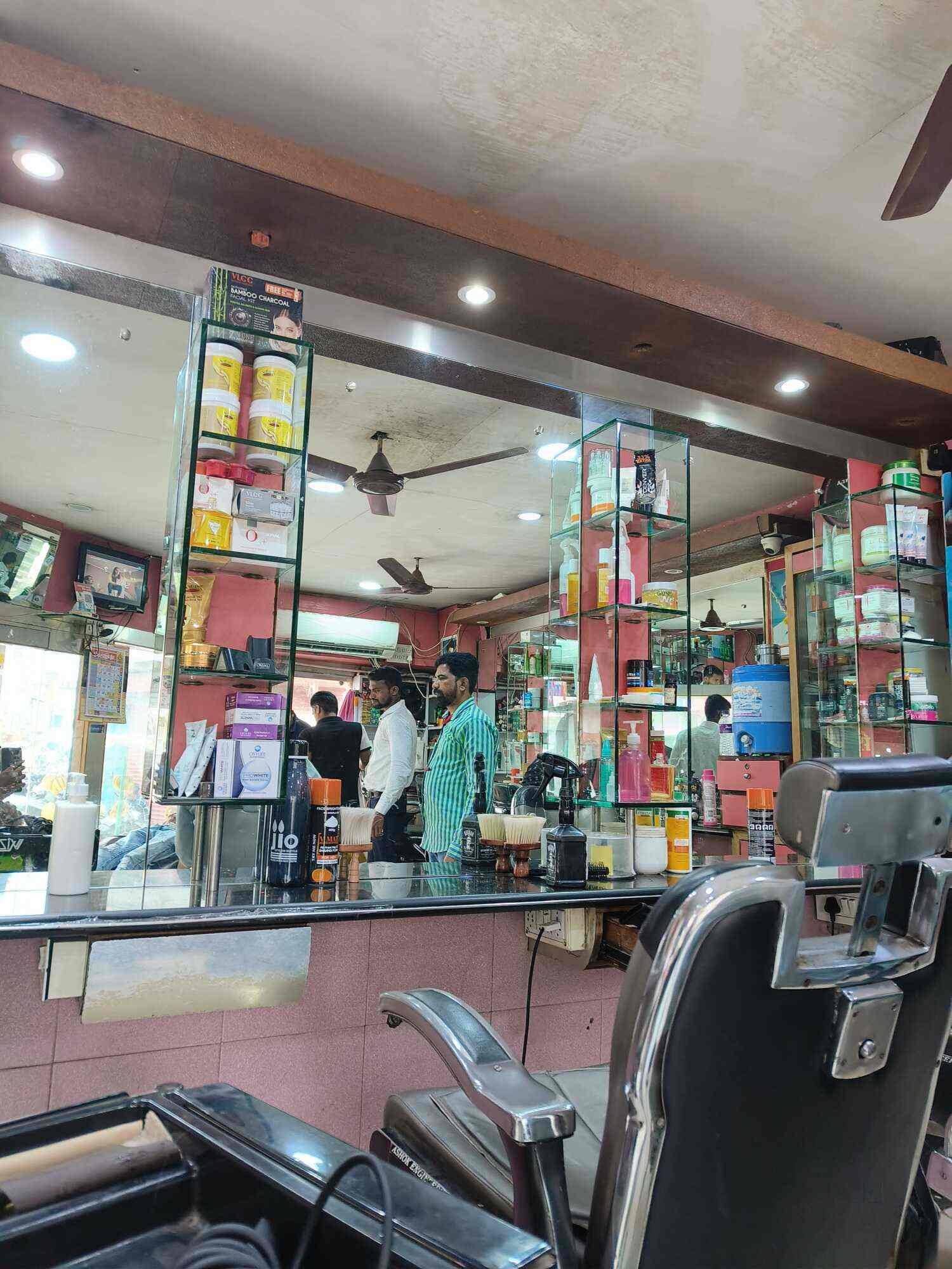 Himalaya Gents Parlour.